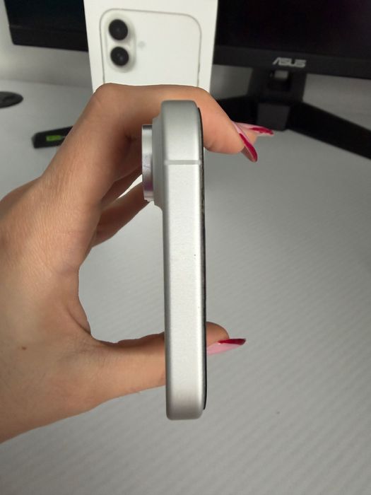 Iphone 16 128GB - в гаранция