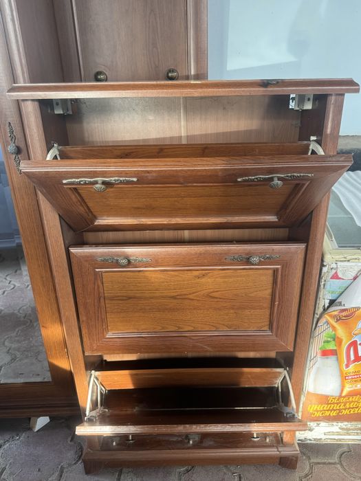 Обувной шкафчик