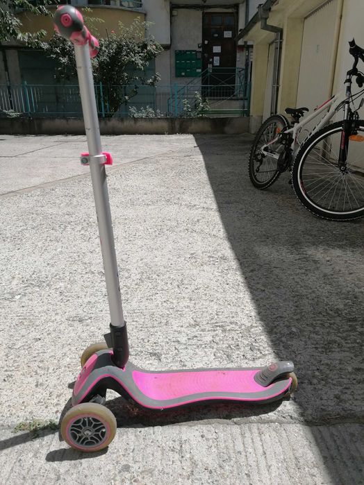 Детска розова тротинетка с 3 колела