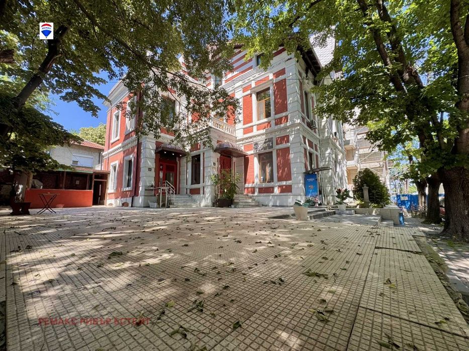 Дава се под наем Заведение в Русе, Център - 370 кв.м за 2560 € - Снимка #4