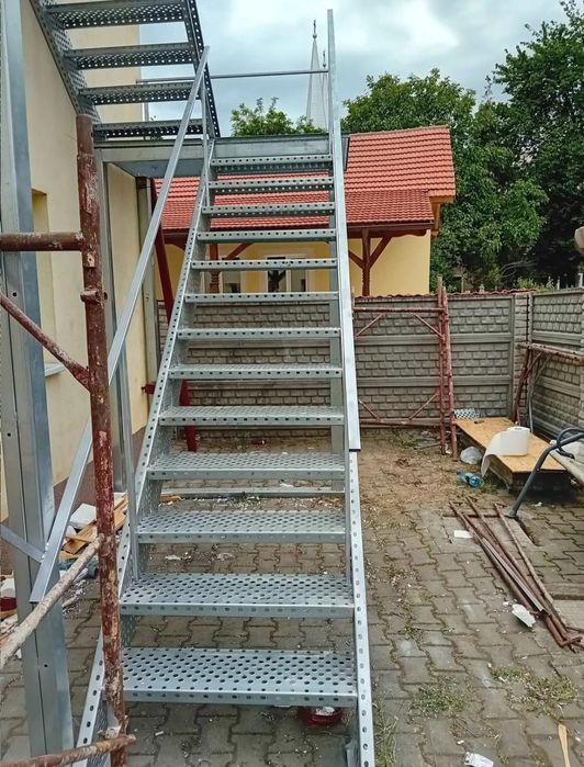 Vând scări zincate