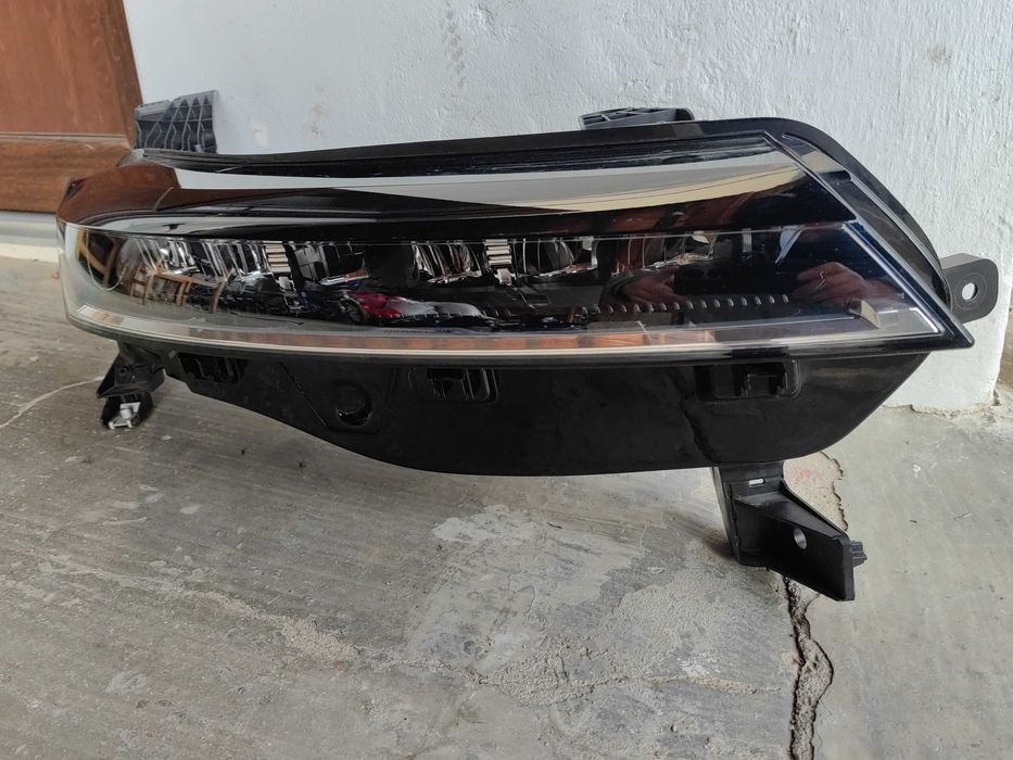 Фар Renault Megane E-Tech LED десен / Фар Рено Меган Оригинален