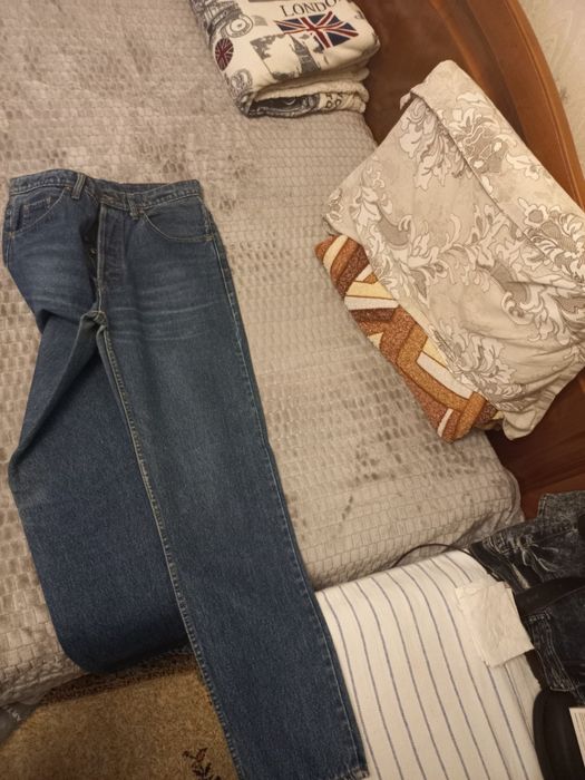 Blugi Levis 44-46, măsura românească.