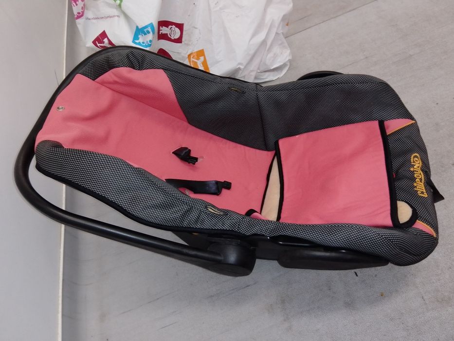 Столче за кола с подарък кенгуру