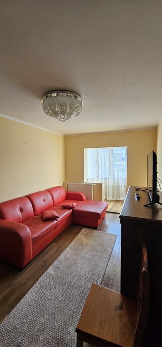 Inchiriez apartament de 50m2 zona burdujeni.