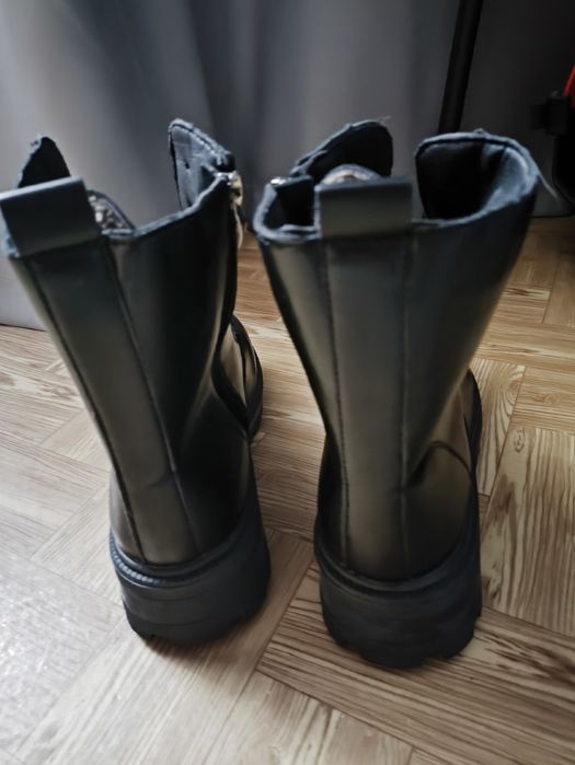 Женские ботинки.