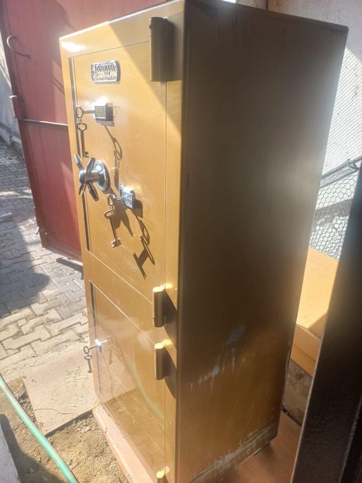 Продам сейф б/у