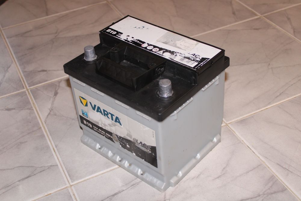 Акумулатор VARTA Black Dynamic B19 45Ah 400A – отлично работно състояние