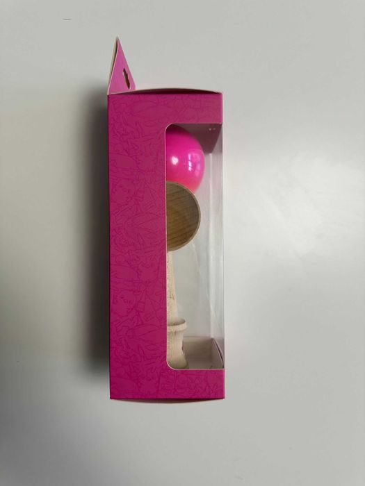 Kendama Bisoi roz nouă în cutie originală