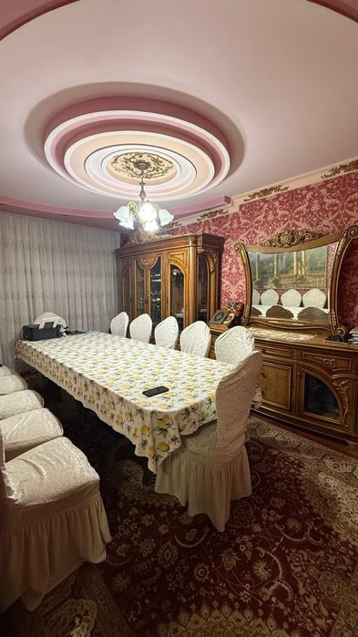4 ком/1/4 Чорсу, Гулобод конечка