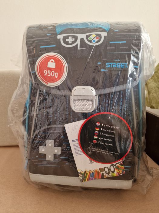 Продавам анатомична раница от уличната марка Gamester, с размери 32x38