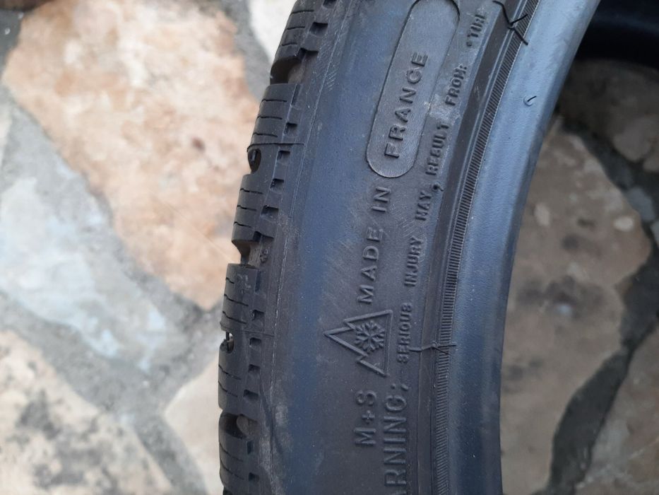 Продавам 2 броя зимни гуми Michelin Agilis Alpin в отлично състояние.
