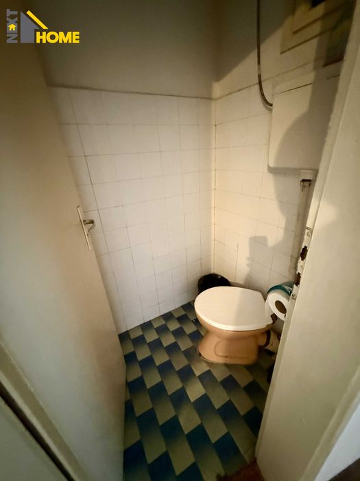 Просторен тристаен апартамент (етаж от къща) до стадиона