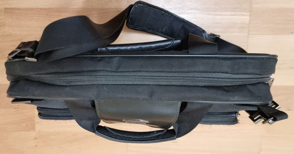 Продается сумка для ноутбука Samsonite

Цена 19000т

Описание 
Продает