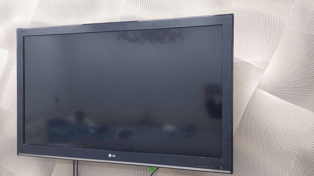 Продам тв LG диагональ 107см