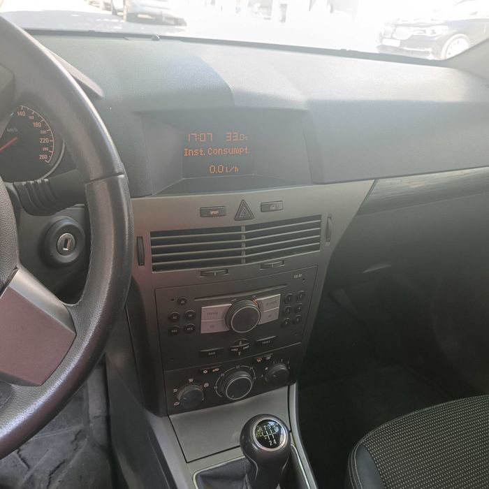 Продавам Опел Астра 1.6 105кс 2006година