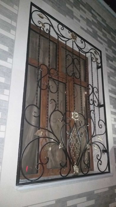 Решетки, перила , козырьки.