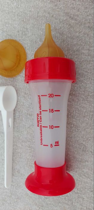 Biberon  pisoi , cu tetina subtire ,Nou de la Royal Canin , 1 bucata .