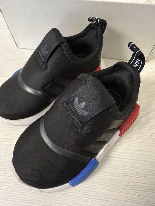 Продам крассовки Адидас