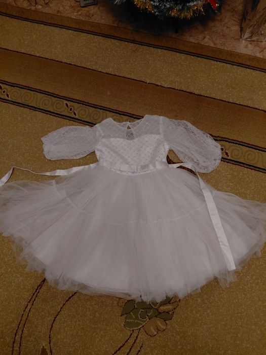 Продам 2 Платье. Чёрное и Белое