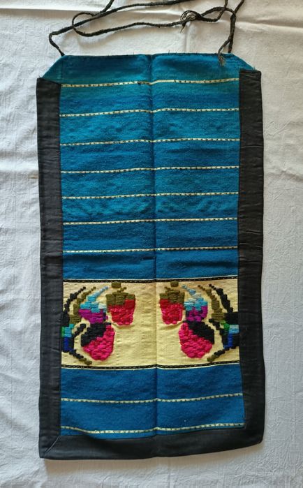 Ръчно тъкана, ръчно бродирана престилка за национална носия