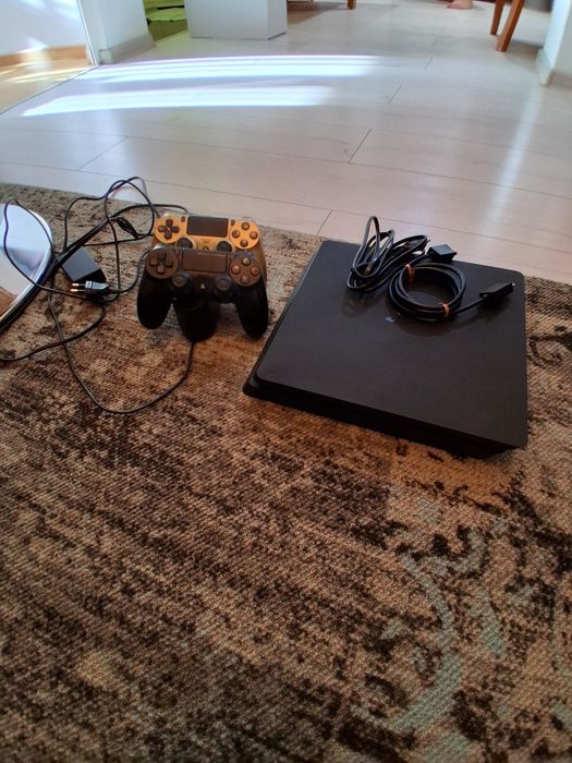 Vand ps4 in stare foarte buna.