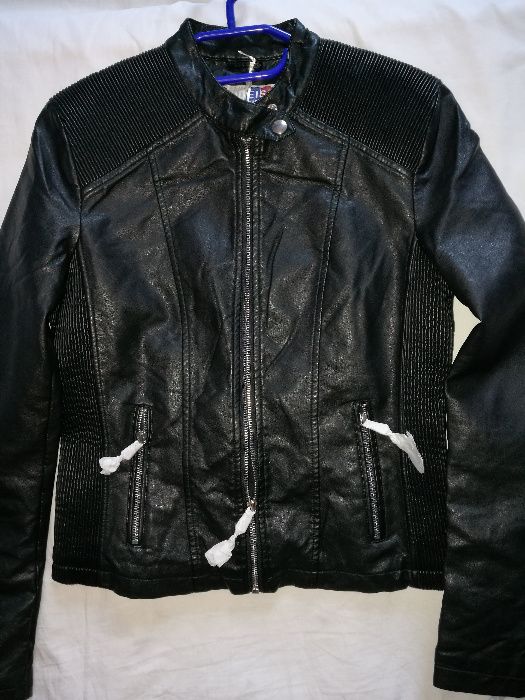 Продавам дамско кожено яке