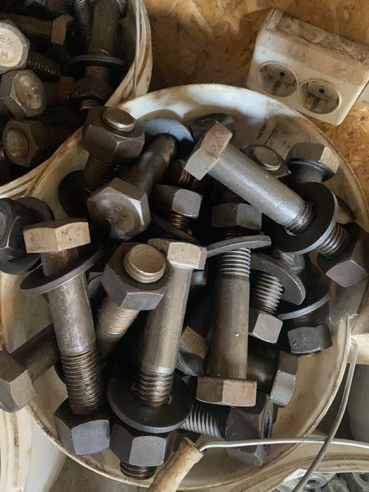 Болты гайки и прочее