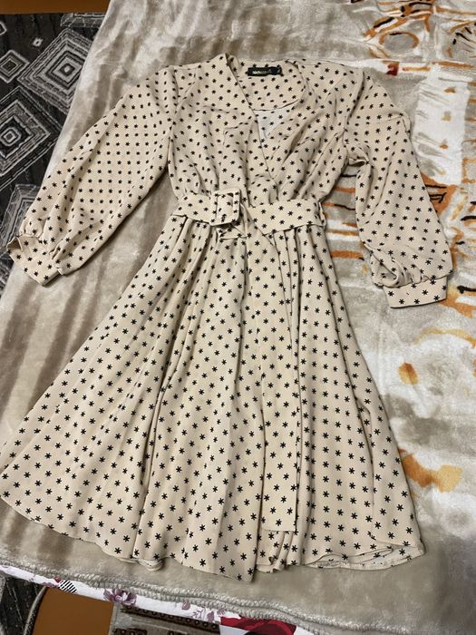 платье 42-44,носила 3-4 раза,состояние хорошее