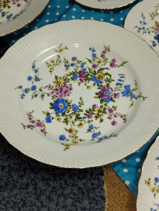 Продам столовый сервиз,посуда