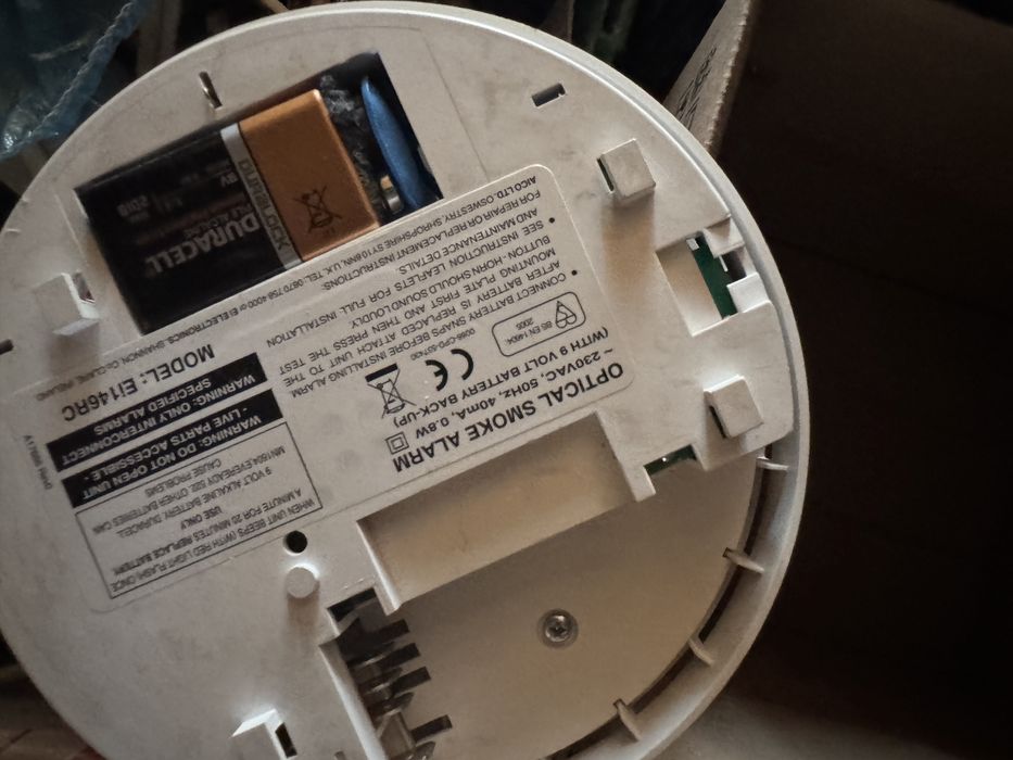 Detectoare de fum,intrerupatoare si becuri led