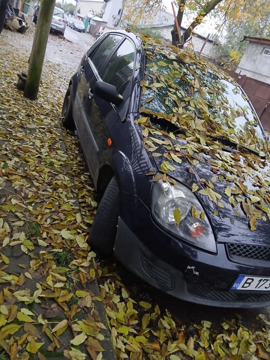 Vând Ford Fiesta