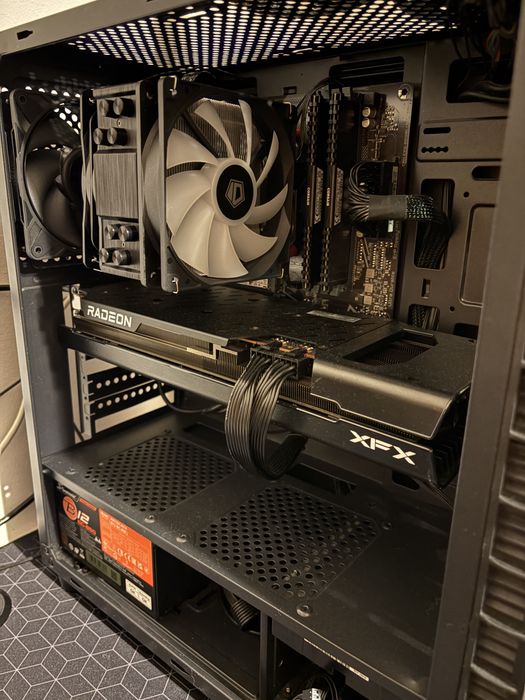 Vand PC gaming cu GARANTIE,  RX 7700 XT, Ryzen 5 5600, 32 GB RAM