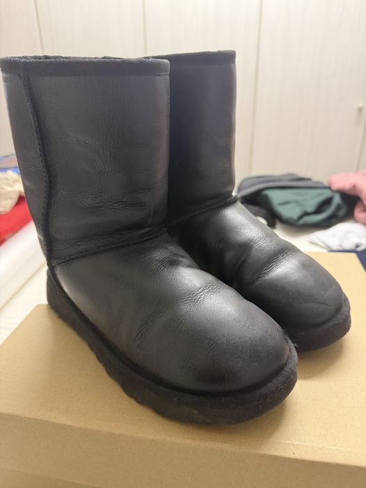 Cizme Ugg negre din piele marimea 37