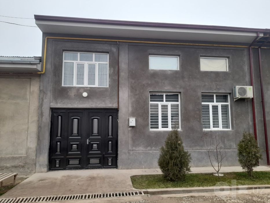 Hovli uy sotiladi