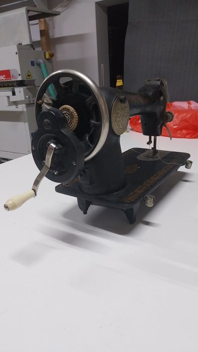 masina de cusut zinger