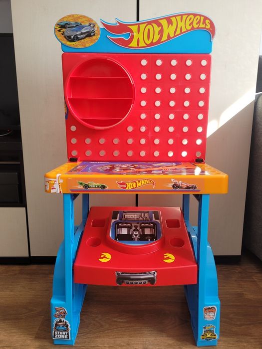 Vând banc de lucru HOT WHEELS