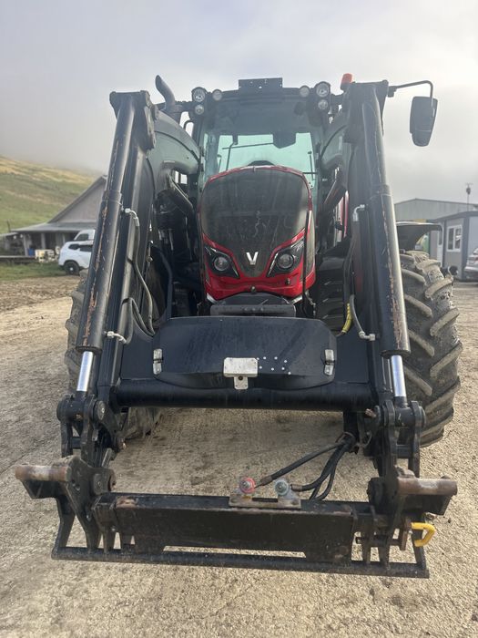 Tractor Valtra N124H