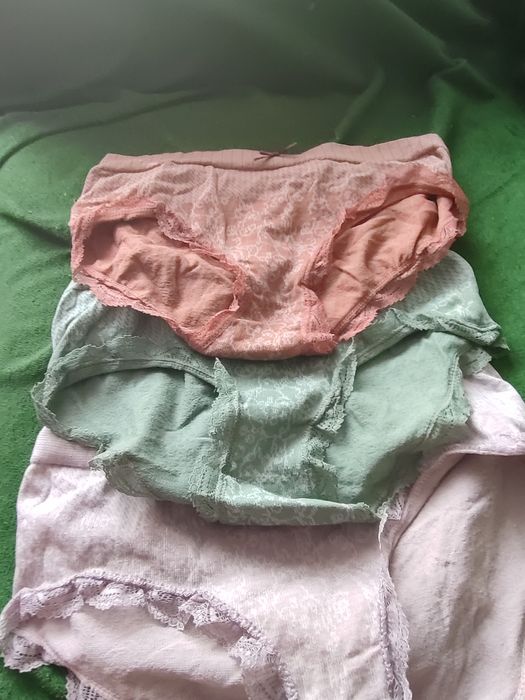 Продам женские плавки.