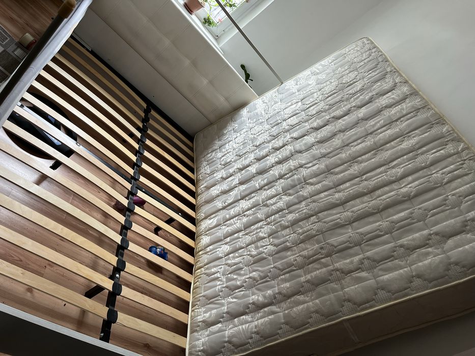 Продам кровать с матрасом