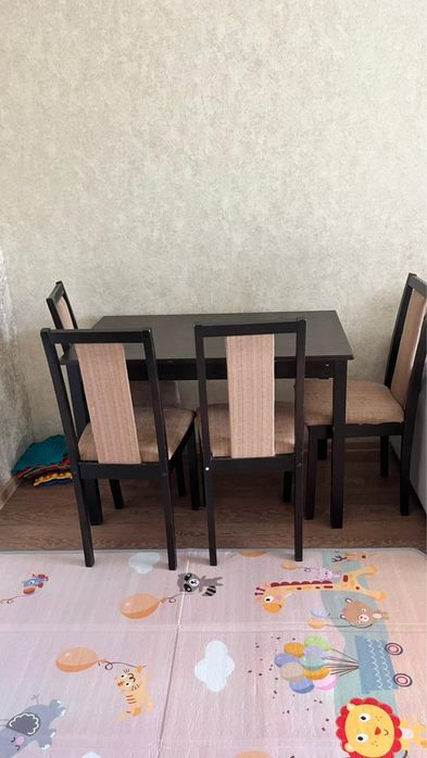 Стол и стуля для дома