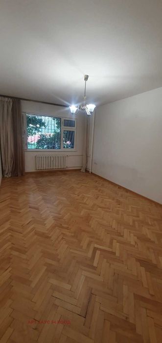 Дава се под наем Двустаен апартамент в София, Център - 75 кв.м за 700 € - Снимка #2