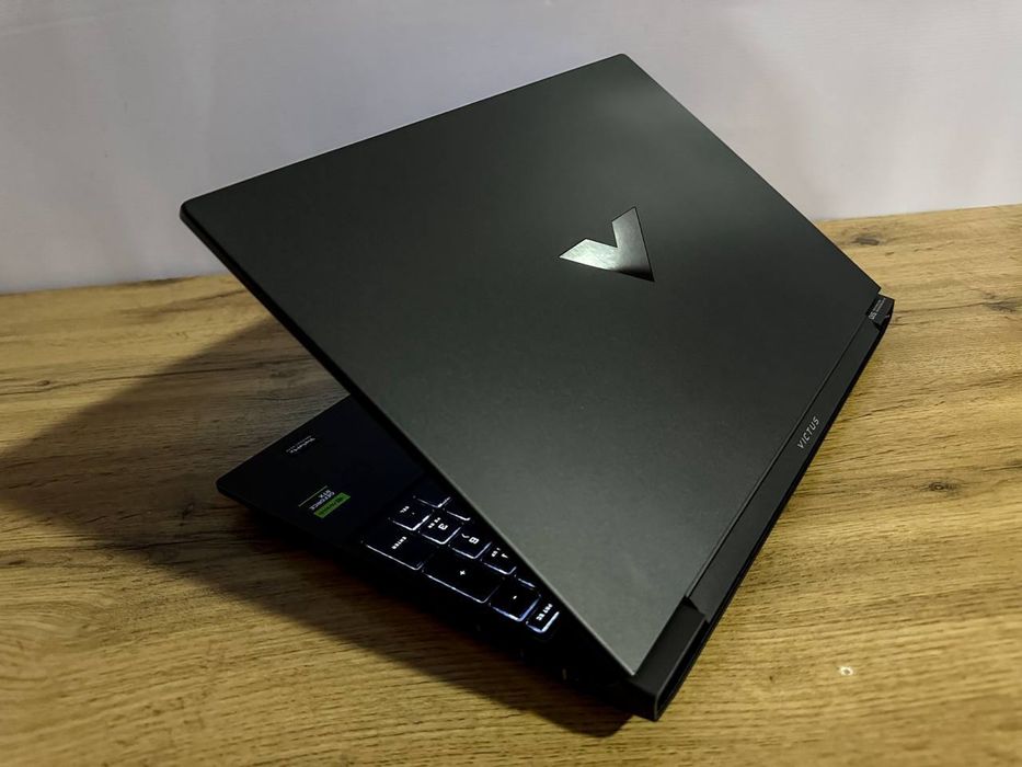 Hp victus 15 14- AVLOD ZEN 4 RTX 4050 6 GB