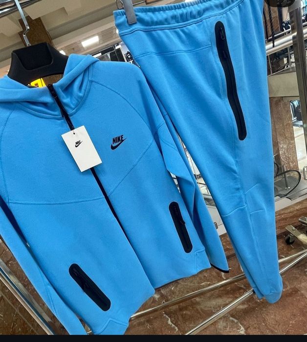 Vând compleuri tech