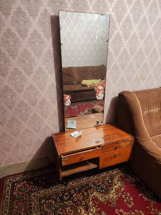 Мебель отдам даром.