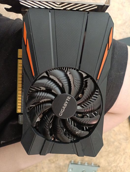 Продам видеокарту 1050ti