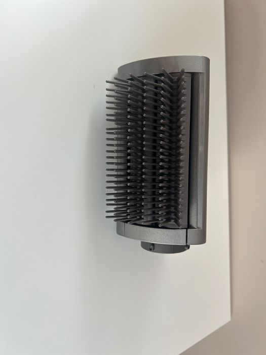 Dyson smoothing attachment
