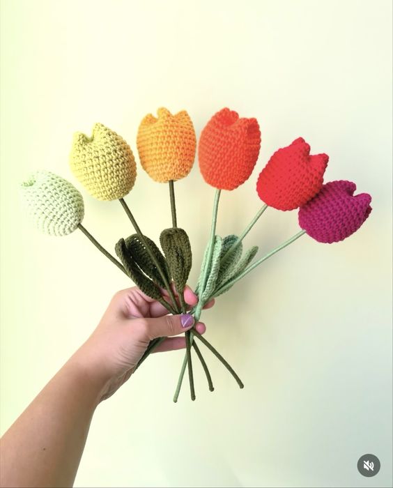 Букети от плетени цветя за подарък
