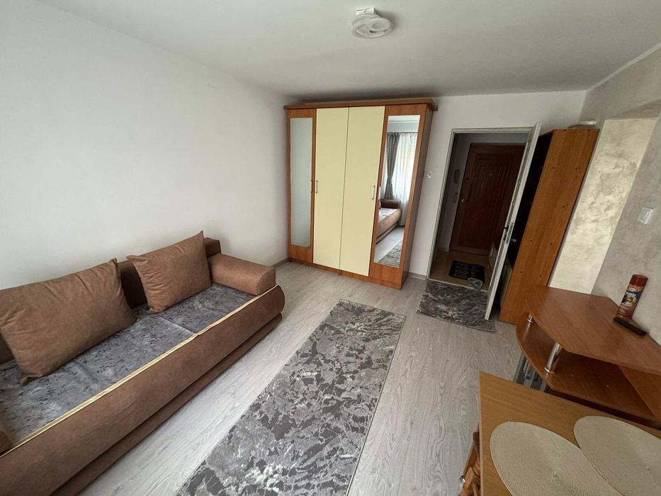 Închiriez garsonieră