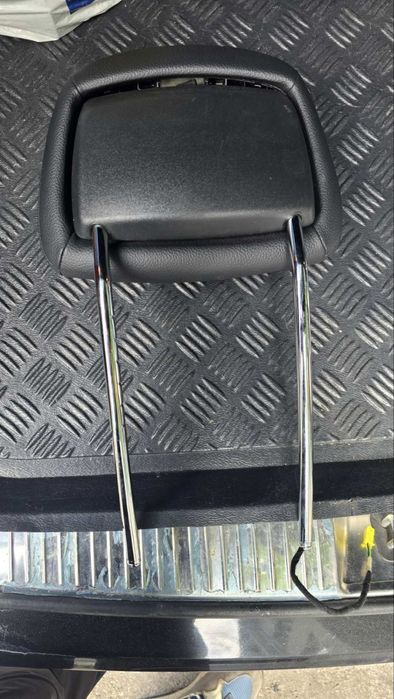 Подглавник Мерцедес/Mercedes W204